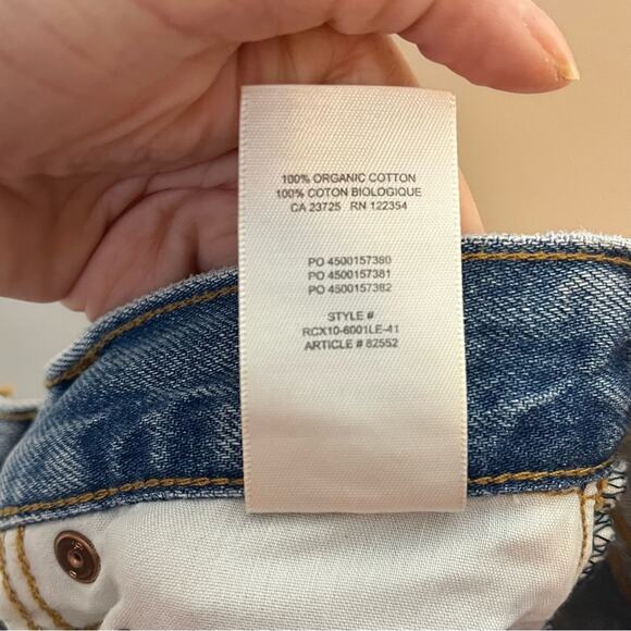 Aritzia DENIM FORUM The BF High Rise Loose Jeans Light Wash Distressed Size 23 - Picture 10 of 10